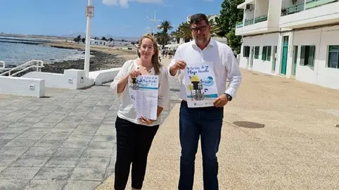 Isidro Pérez junto a Estefanía Luzardo presentando las fiestad de Playa Honda.