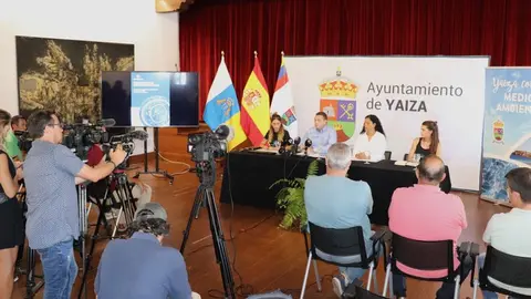 Imagen de la rueda de prensa ofrecida este miércoles por el alcalde de Yaiza