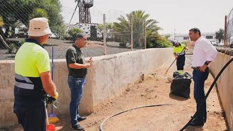 Imagen de la limpieza de imbornales en Teguise.
