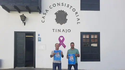 Jesús Machín junto a Vianney Rodríguez en la presentación de las 17 modalidades deportivas disponibles en Tinajo.