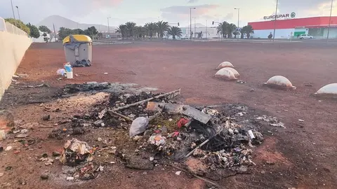 Imagen de cómo ha amenizdo la zona después del incendio de los contenedores
