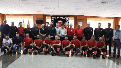Los bomberos quisieron participar en el acto de homenaje.