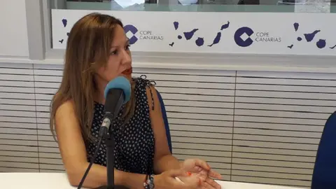 Rosa Dávila en los estudios de Cope Canarias en Tenerife.