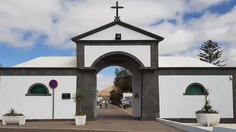 Imagen de la entrada del cementerio de Arrecife