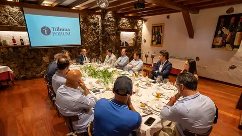 Imagen de la reunión organizada con Lorenzo Amor.