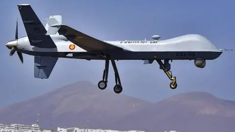 Imagen del avión no tripulado de este miércoles en el aeropuerto de Lanzarote.