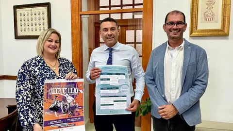 Imagen de Oswaldo Betancort junto a Sara Bermúdez y Antonio Callero.