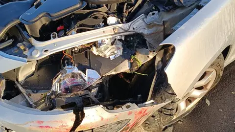 Imagen de cómo quedó el vehículo tras el incendio