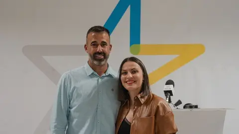 Emilio Machín con Migdalia Machín este jueves después de su elección en Yaiza.