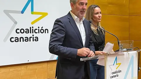 Fernando Clavijo y María Fernández en una rueda de prensa.