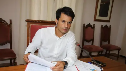 Marcos Bergaz en una reunión del Cabildo.