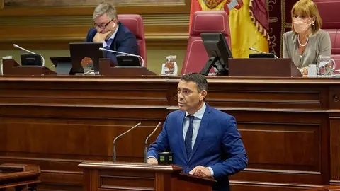 Oswaldo Betancort durante su intervención este martes en el Parlamento autonómico.