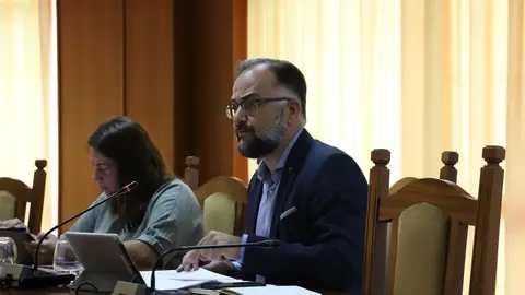 Jorge Peñas con Myriam Barros en un pleno del Cabildo