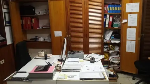 Estado en el que dejaron el local los ladrones que entraron este jueves.