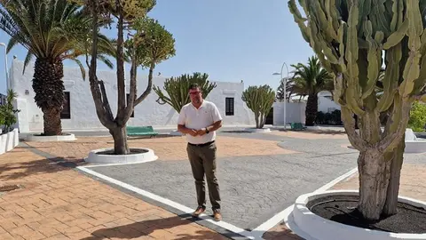 Isidro Pérez en la Plaza de Güime.