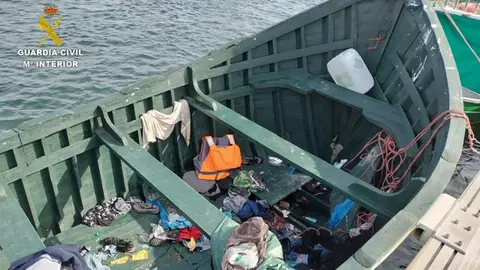 Imagen de la patera llegada a Órzola.