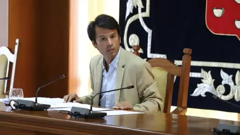 Imagen de Marcos Bergaz en el salón de plenos del Cabildo de Lanzarote.