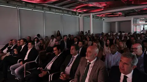 Imagen de los empresarios atentos a las explicaciones que se dieron el viernes.