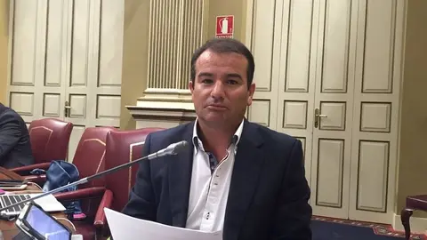 Marcos Hernández en el Parlamento de Canarias.