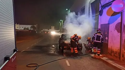 Imagen de archivo de uno de los numerosos coches quemados en la capital de Lanzarote
