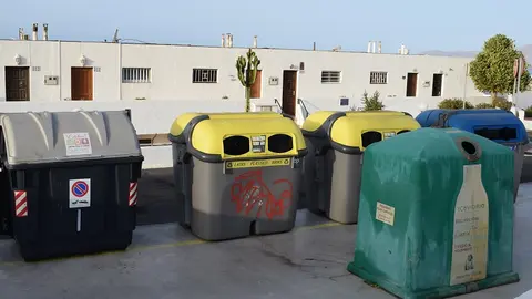 Imagen de contendores en Tías.