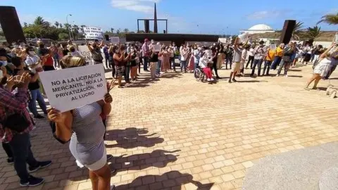 Imagen de otra concentración que se realizó frente al Cabildo por una situación particular.