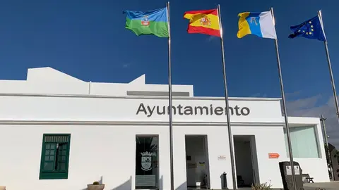 Imagen de la fachada del Ayuntamiento de Tías.