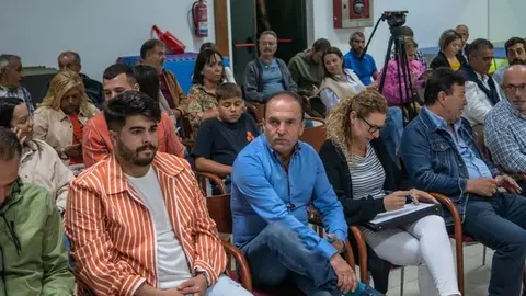 Jesús Machín con sus compañeros de la Asamblea de CC en Tinajo