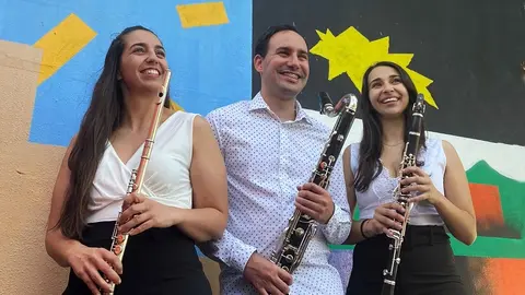 Imagen del trío Iraiv.