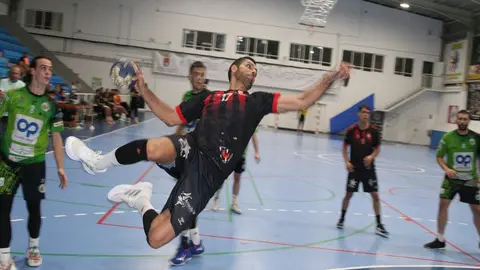 Imagen de una de las espectaculares acciones de los jugadores del San José