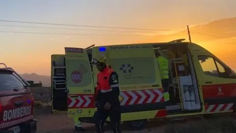 Imagen de archivo de una actuación del SUC y los bomberos.