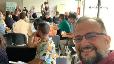 Imagen que se sacó en las redes sociales el consejero de Podemos.