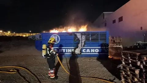 Imagen de la actuación de los bomberos este sábado