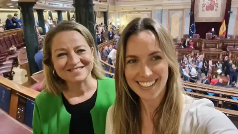 Las parlamentarias Ana Oramas y María Fernández en el Congreso de los Diputados.