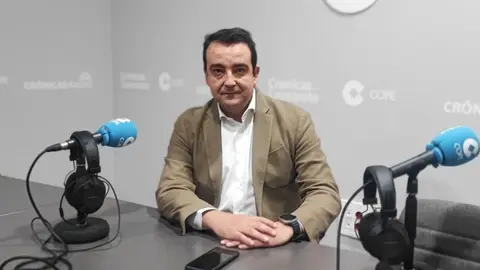 José Valle en el estudio de Crónicas Radio - Cadena Cope.