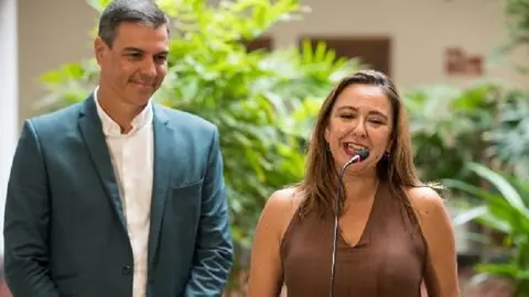 María Dolores Corujo junto a Pedro Sánchez.
