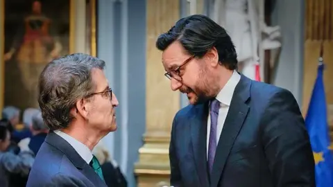 El presidente del Partido Popular, Alberto Núñez Feijóo, y el senador por Gran Canaria, Sergio Ramos.
