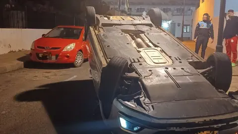 Coche accidentado en Tías.