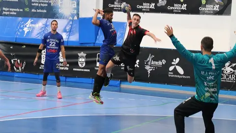 Rafa Robayna realizando un lanzamiento.