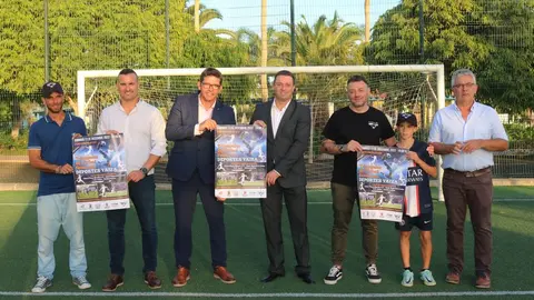 Representantes del Ayuntamiento de Yaiza, del Club Goire y de las empresas colaboradoras 