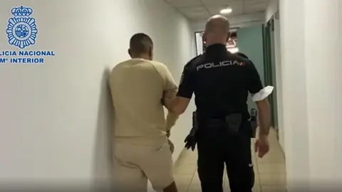 Imagen de la detención de la Policia Nacional al hombre marroquí.