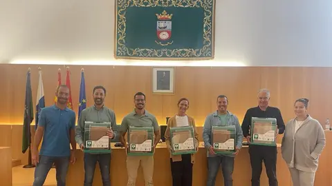 Entrega de desfibriladores en el Ayuntamiento de Tías.