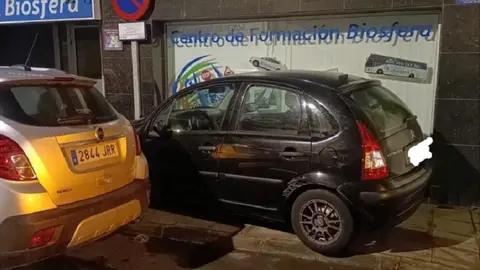 Imagen del vehículo impactado en Arrecife.