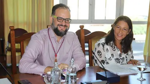 Imagen de Jorge Peñas y Myriam Barros en el Cabildo de Lanzarote.