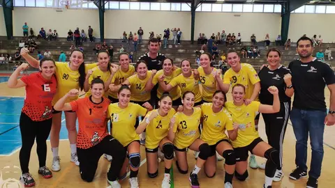 Las jugadoras del Puerto del Carmen mostrando su lógica alegría