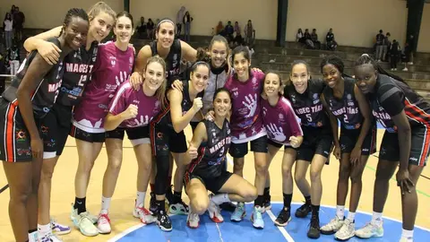Las jugadoras del Magec Tías muy satisfechas tras el encuentro.