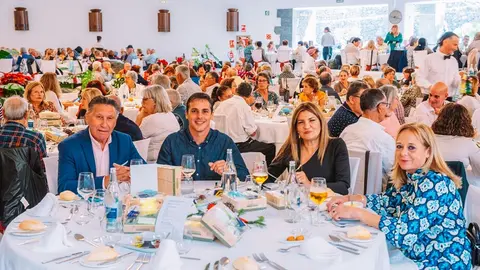Varios integrantes del grupo de gobierno estuvieron en la comida.