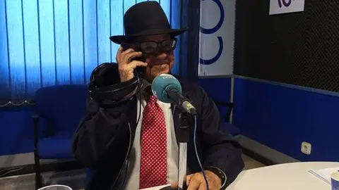 Juan Machín en los estudios de la radio donde fue tan feliz.
