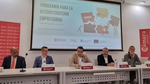 Imagen de la mesa para la reconstrucción empresarial organizada por la Cámara de Lanzarote.