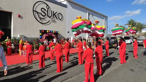 Imagen de la actuación de la Asociación Cultural Mazu en España durante la apertura del Suko Cash&Carry.